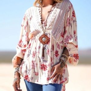 Cute dressy top never worn still have tags